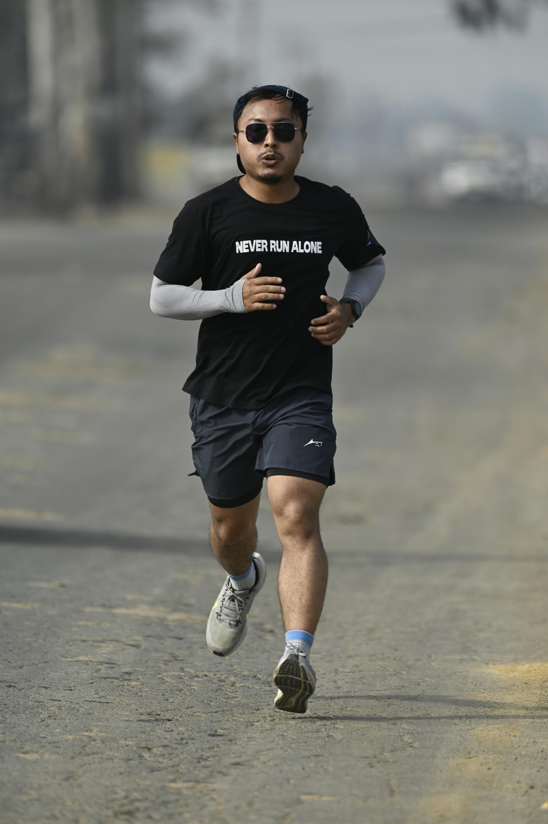 измождённый бегун на длинные дистанции