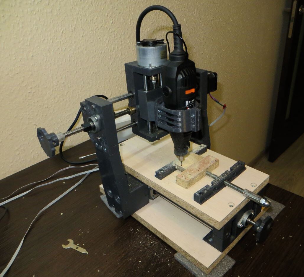 Портальный ЧПУ фрезерный станок из пластиковых деталей