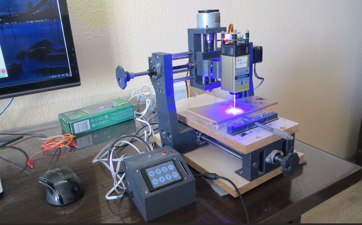 Портальный ЧПУ фрезерный станок из пластиковых деталей - с лазерной головкой