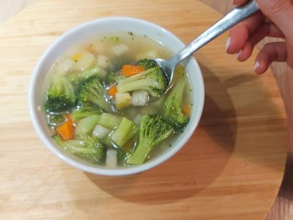 Овощной суп с брокколи.