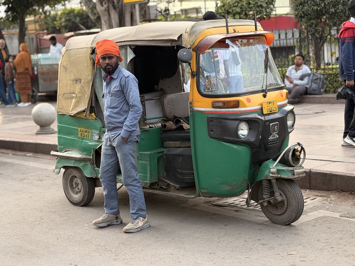 Водители тук-туков называют их индийскими вертолётами
