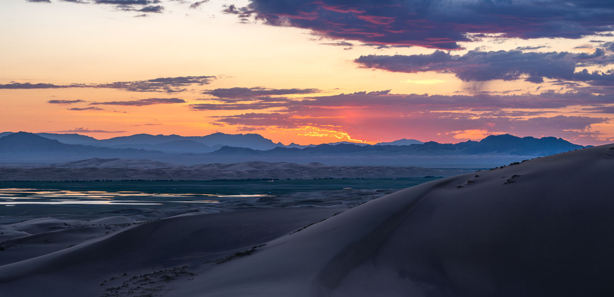Перед рассветом на бархане.
