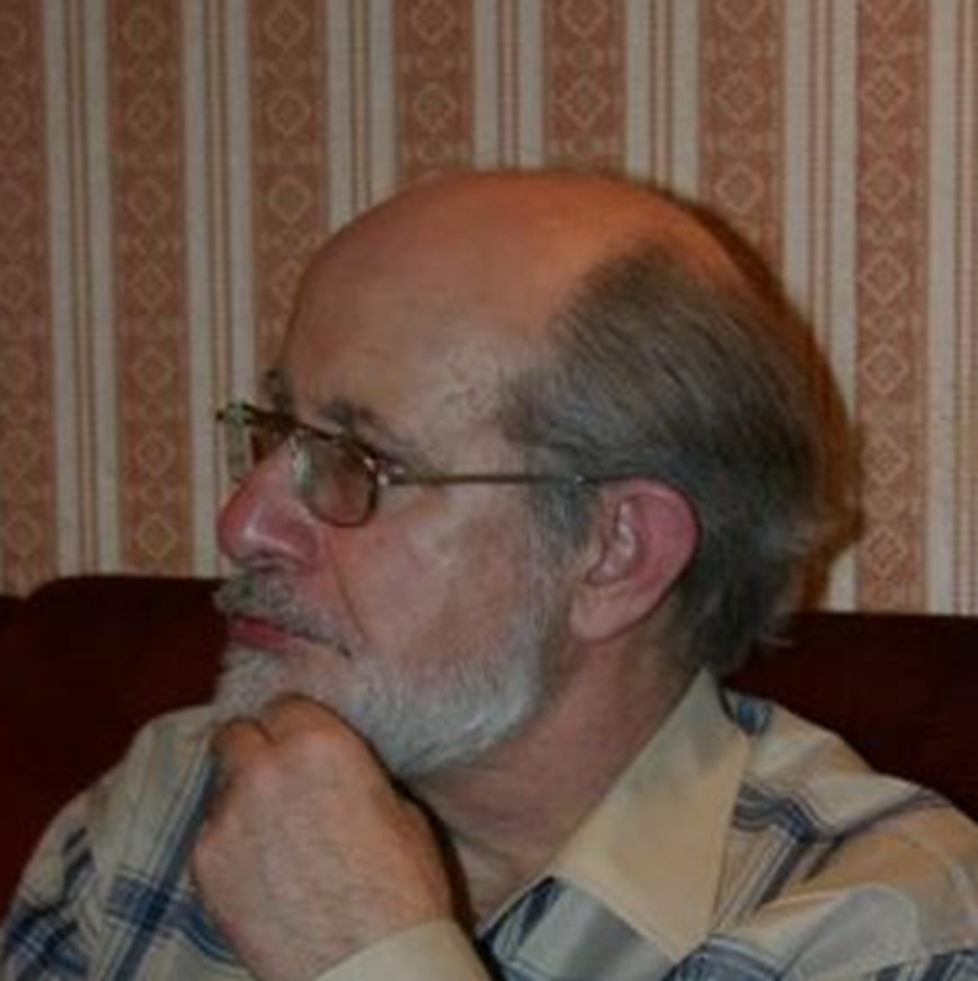 С. Н. Бурин. Если честно, не до конца уверен, что фотография правильная. Судя по тому, что смог найти, вроде правильно. Если у кого-то есть правильное изображение, напиишите. Мы исправим