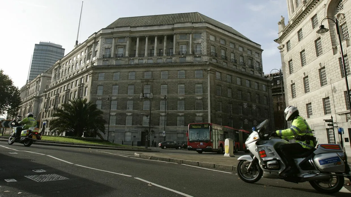 Знаменитое здание Ми-5 в Лондоне не изменилось с войны