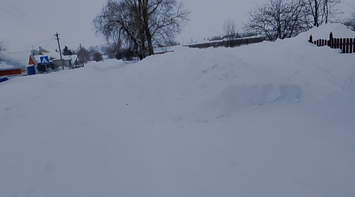 Вот такая гора снега на улицах