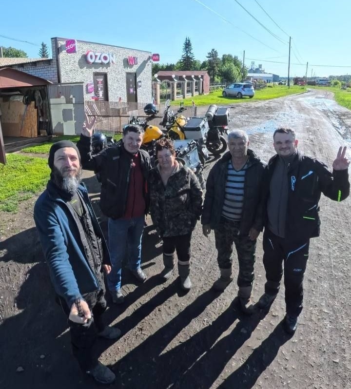 Выезд. Родители в "огорной" одежде, не обращайте внимание :)