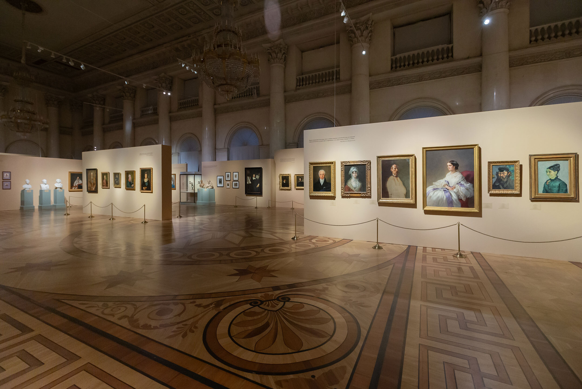 Экспозиция выставки Искусство Портрета. Личность и Эпоха. Фото:https://theblueprint.ru