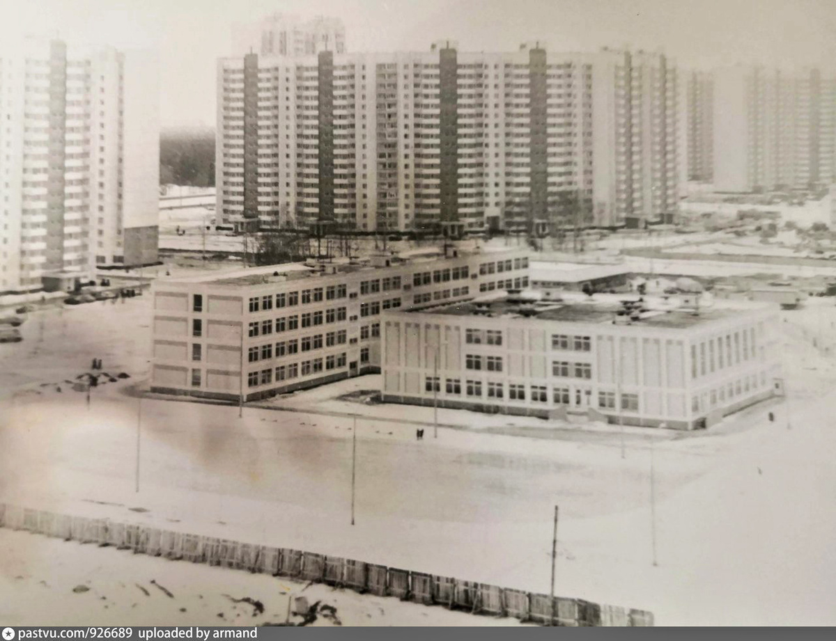 Район Новопеределкино, зима 1990 года. Вид на школу 1018 и наш дом по улице Шолохова