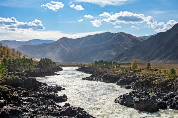 Это неплохо когда у тебя есть возможность и время пожить где-то там ... С Воскресением Вас!   

Осень, Алтай, Катунь, у Ороктойского моста ...   

  