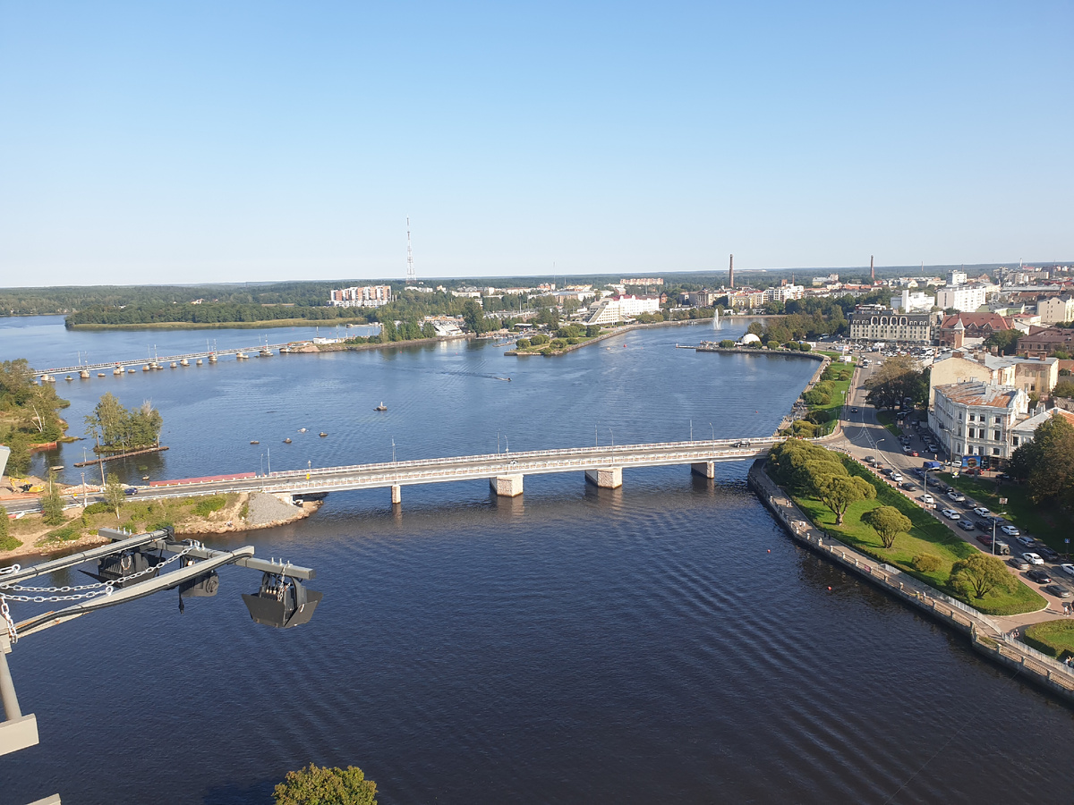 Выборг расположен на Корейском перешейке, на берегу Финского залива