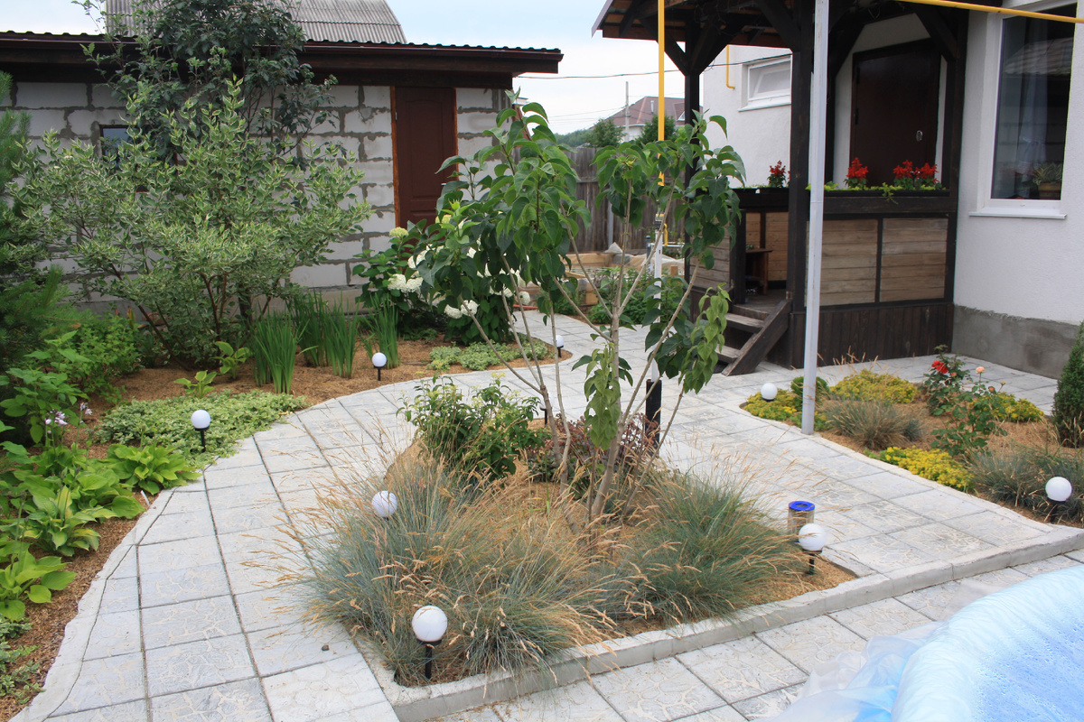 общий вид на вход в дом