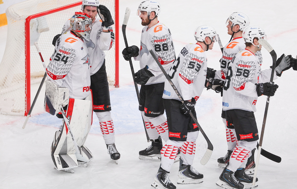    Игроки "Авангарда"  Егор Алеев/ТАСС