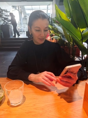 Куда положить телефон на время мероприятия? И что делать, если позвонили в разгар вечера?