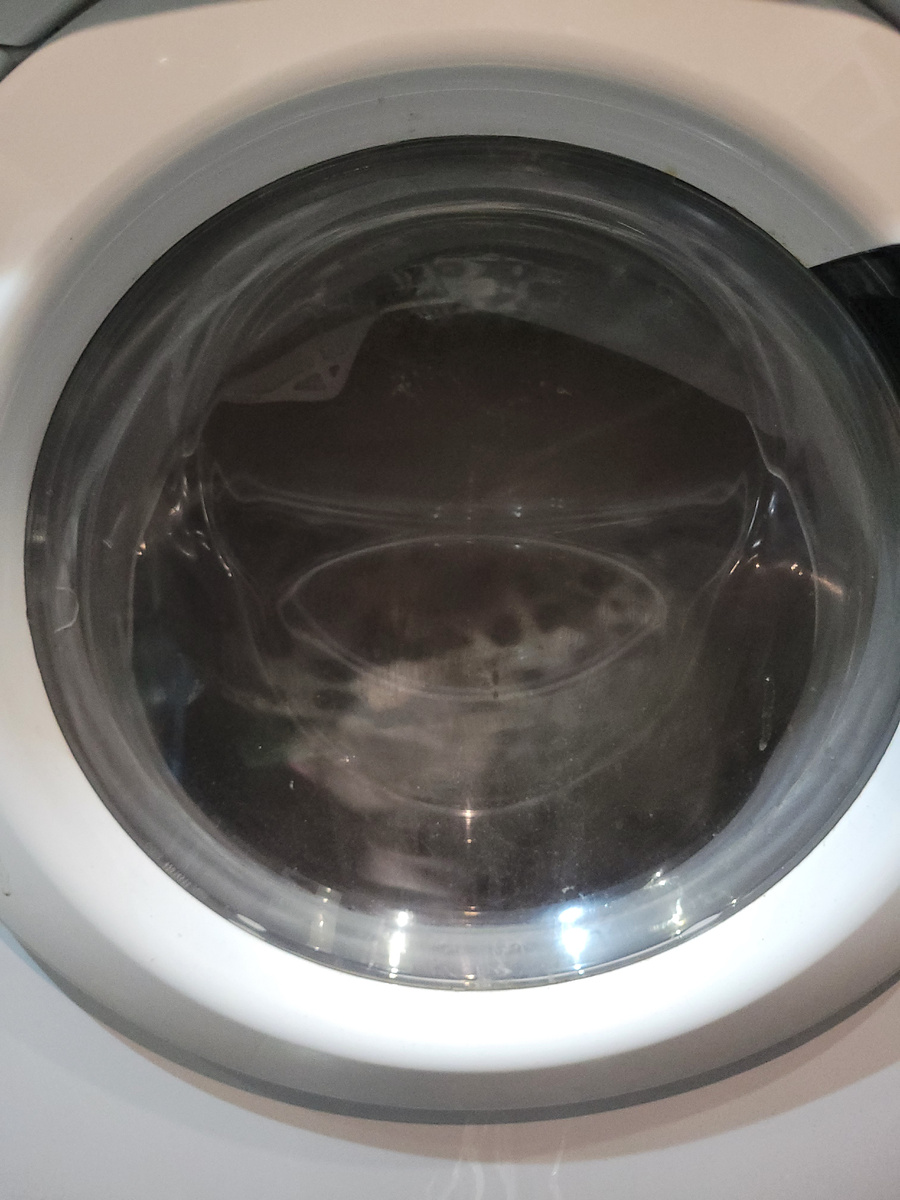 Трудится моя трудяжка.