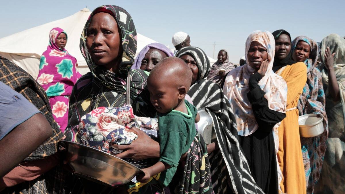    Жители Судана после захвата Силами быстрого реагирования города Эль-Фашир / Фото: Marwan Ali / AP / ТАСС