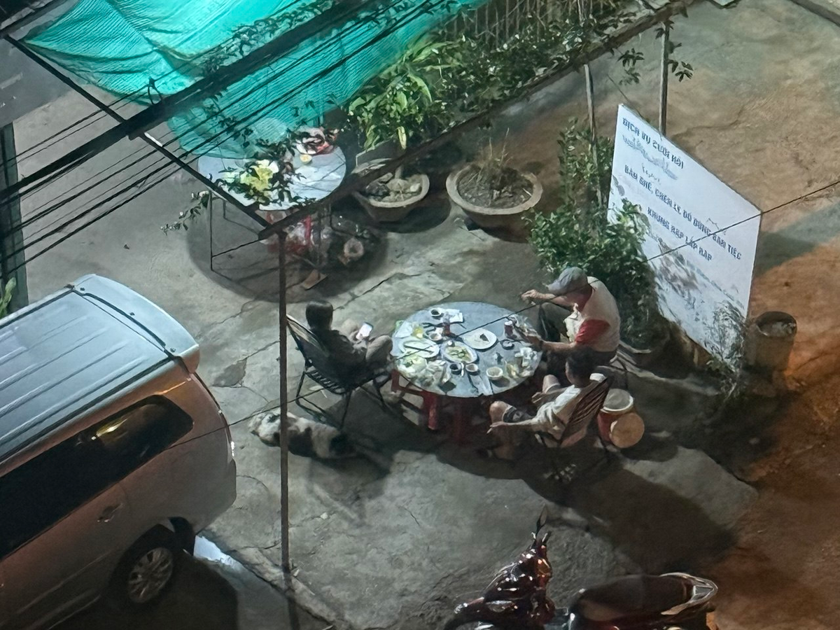 Вот собственно и соседкское кафе) пока сидится - будем сидеть 