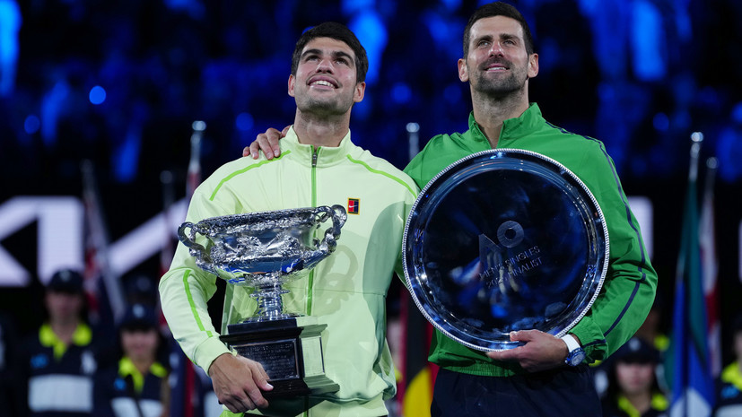     Карлос Алькарас обыграл Новака Джоковича в финале Australian Open Gettyimages.ru Fred Lee