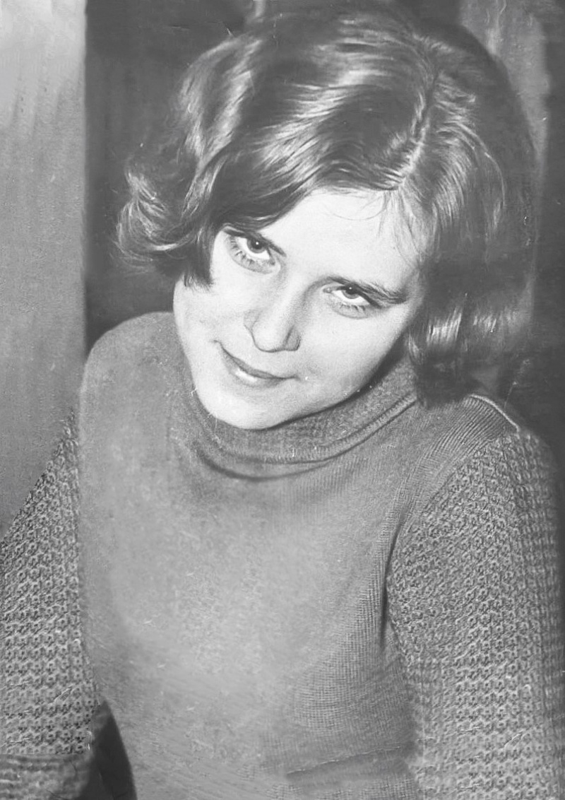 Увидев эту фотографию у товарища, Сергей влюбился. Один раз и на всю жизнь