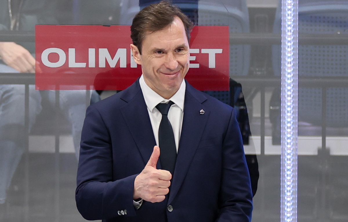    Главный тренер ХК "Динамо" Вячеслав Козлов  Сергей Савостьянов/ТАСС