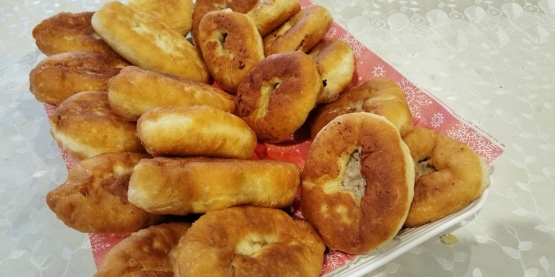 Постное тесто на пирожки жареные. Воздушное, как пух, и очень нежное.