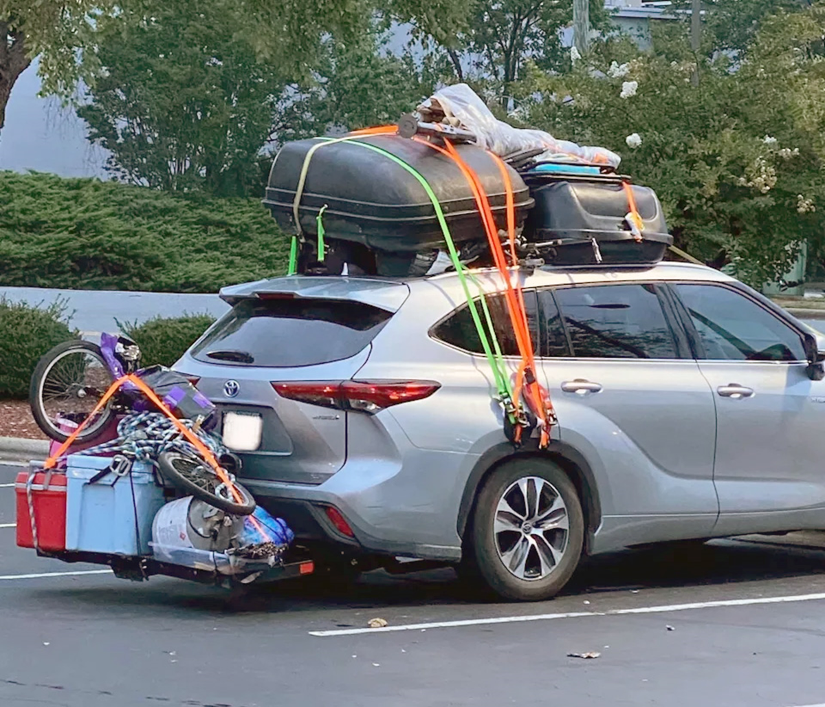 Смекалка или абсурд? 7 фото на дорогах, где логика бессильна