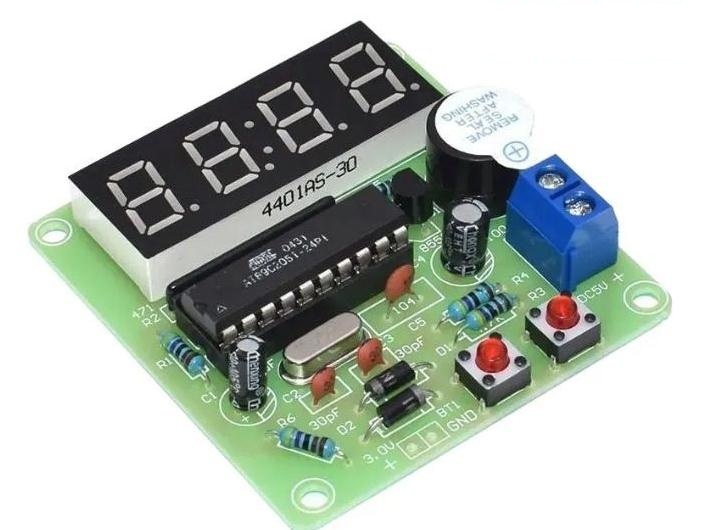 Здесь схема резервного питания уже на печатной плате разведена, в отличие от предыдущего варианта часов: 