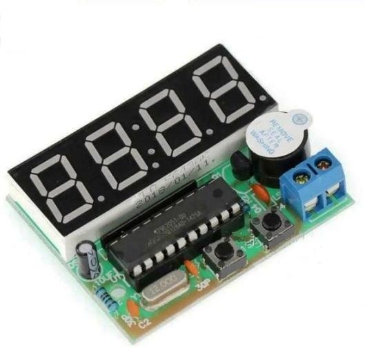 Ранее описанный мною вариант часов. На плате нет разводки резервного питания. Зато это действительно часы-будильник, реально работающие 