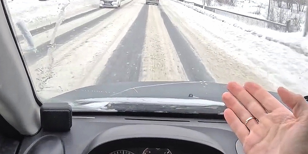 Пересёк невидимую сплошную под снегом: ждёт ли штраф? Разбираемся на простом языке