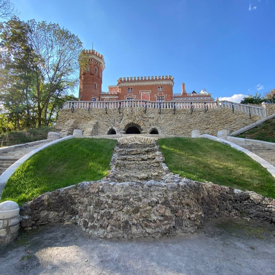 Дворец Ольденбургских (с противоположной стороны от главного входа). Фото автора