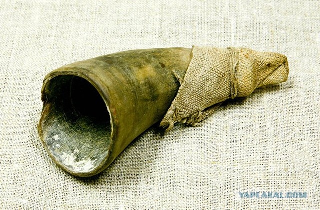 Рожок для кормления младенца. Фото https://s00.yaplakal.com/pics/pics_original/5/4/6/13973645.jpg