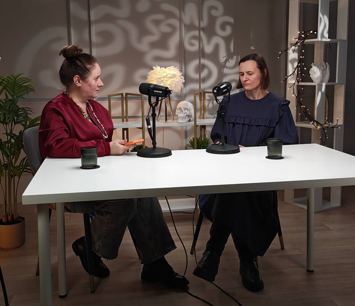 Мы с Натальей Сафоновой записываем подкаст в студии