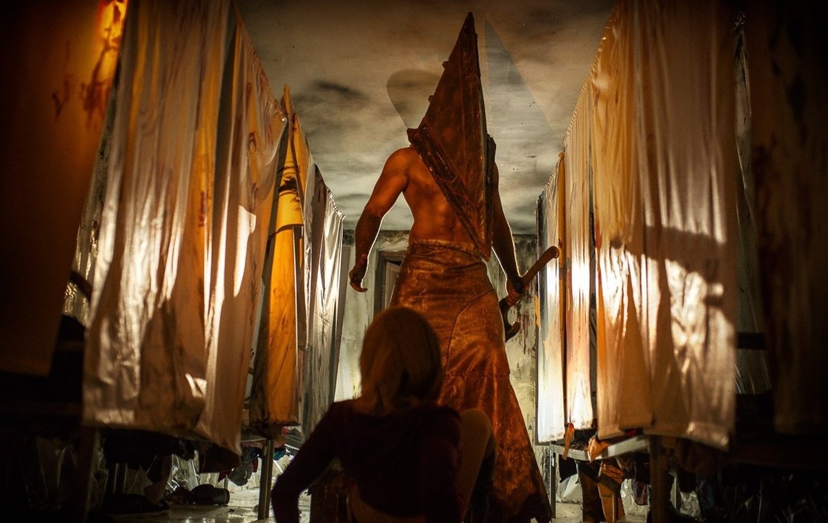 Этот с треугольной головой, самый страшный