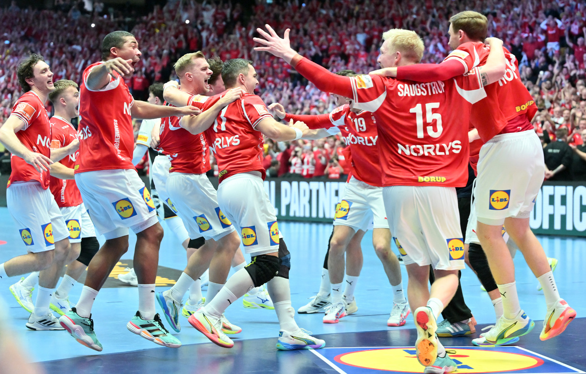    Гандболисты сборной Дании  Sina Schuldt/dpa via Reuters Connect