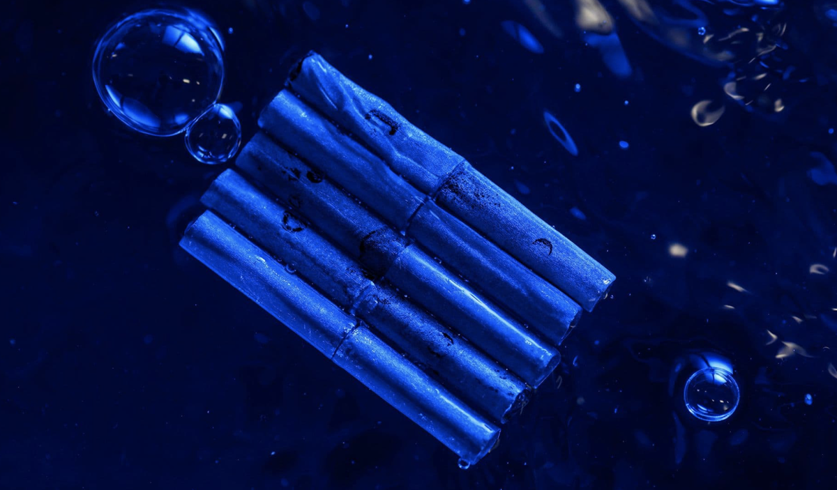 Плот-формация образца непотопляемого металла. Фото от Рочестерского университета.