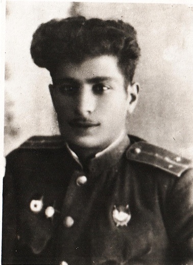 Командир 1-й роты автоматчиков 27 ГВ СП Тонакетян Сергей Арсенович