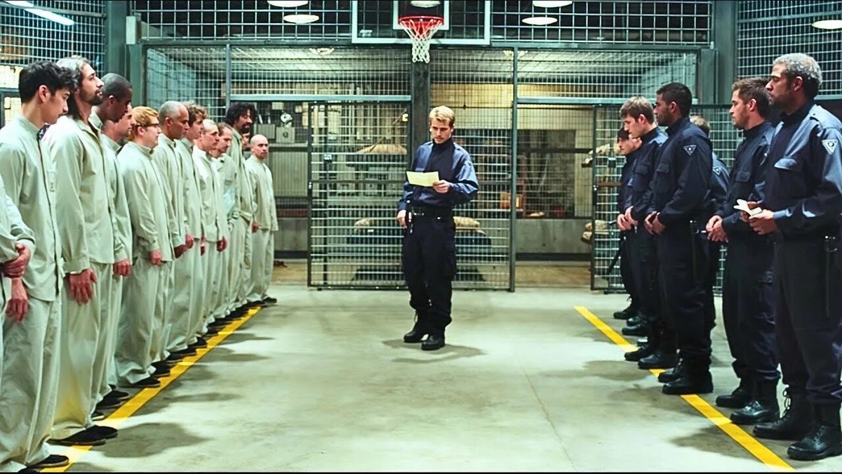 Кадр из фильма «Стэнфордский тюремный эксперимент» (The Stanford Prison Experiment)— США, 2015  