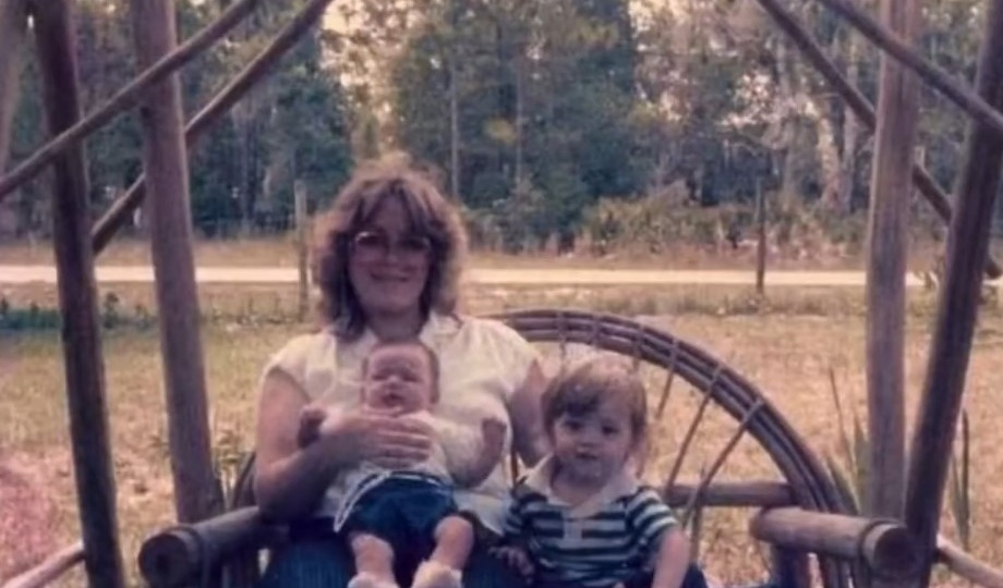 "Папочка! Мама приехала..."