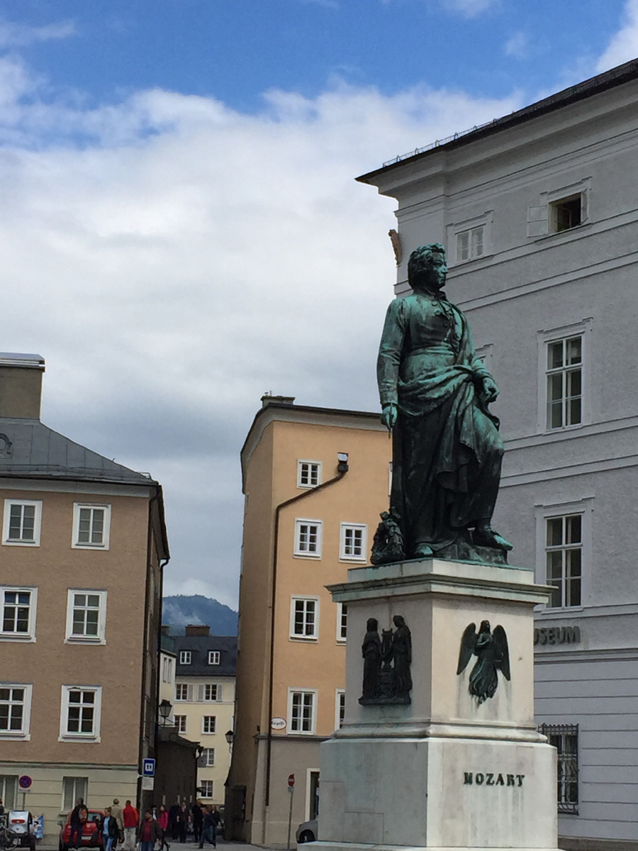Памятник Моцарту в Зальцбурге. Фото автора 