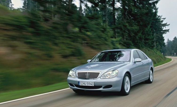 Этот флагманский седан символизирует стабильность, уверенность и шикарную внешность.