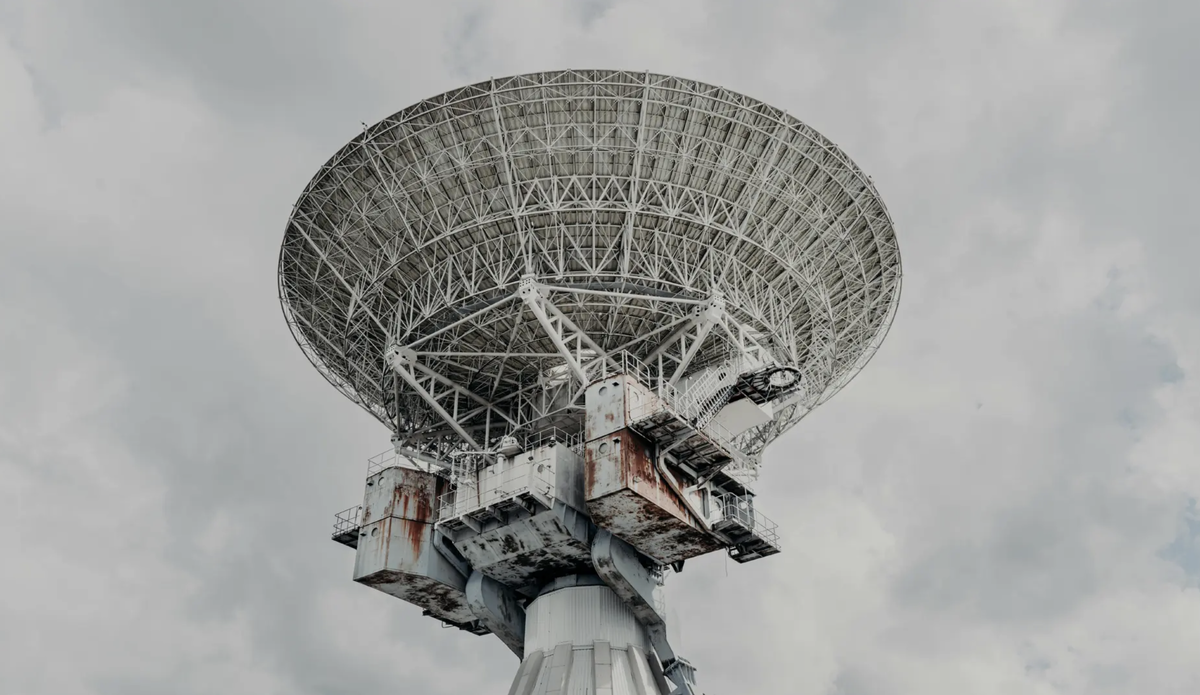 Старый радиотелескоп. Фото Nature Astronomy