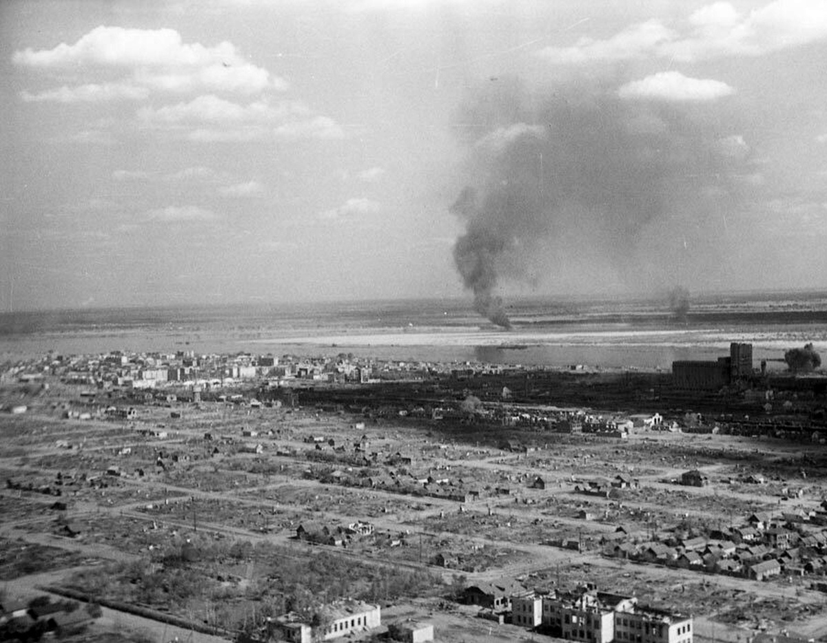    Аэросъемка Сталинграда во время бомбежки./andcvet.narod.ru