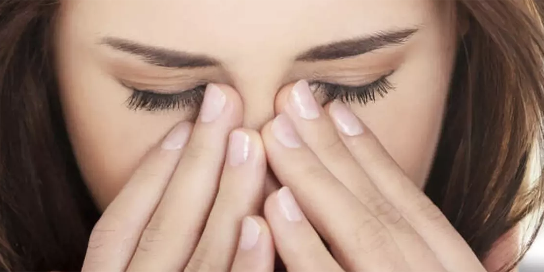 "Песок" в глазах к вечеру: безобидная усталость или опасный синдром?