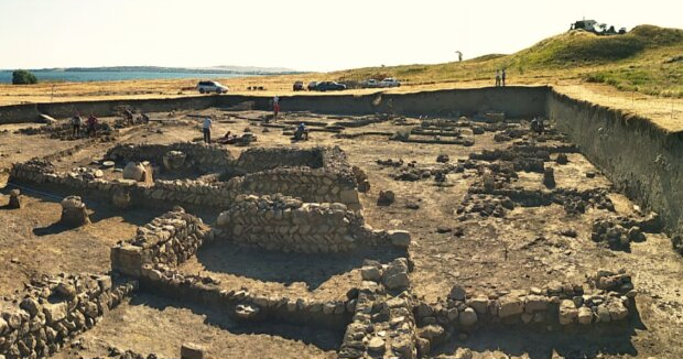 Анагория некрополь