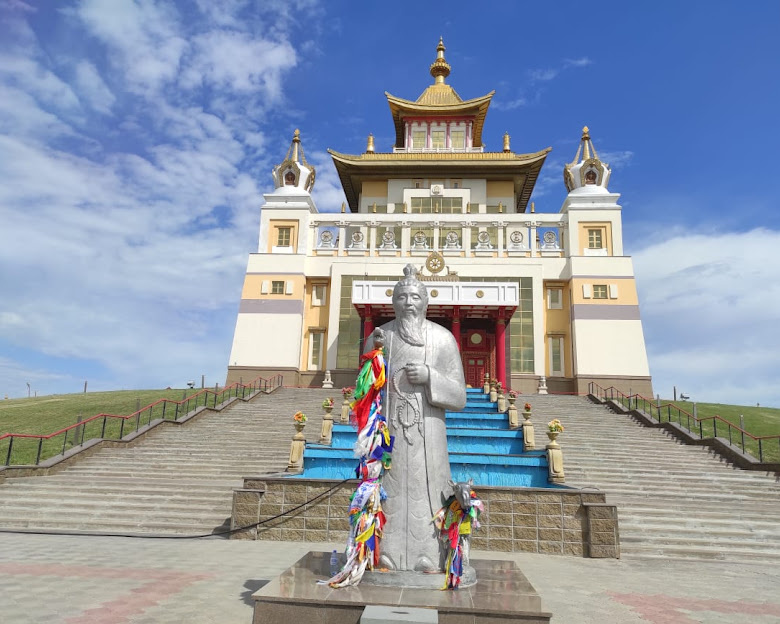 Золотая обитель Будды Шакьямуни