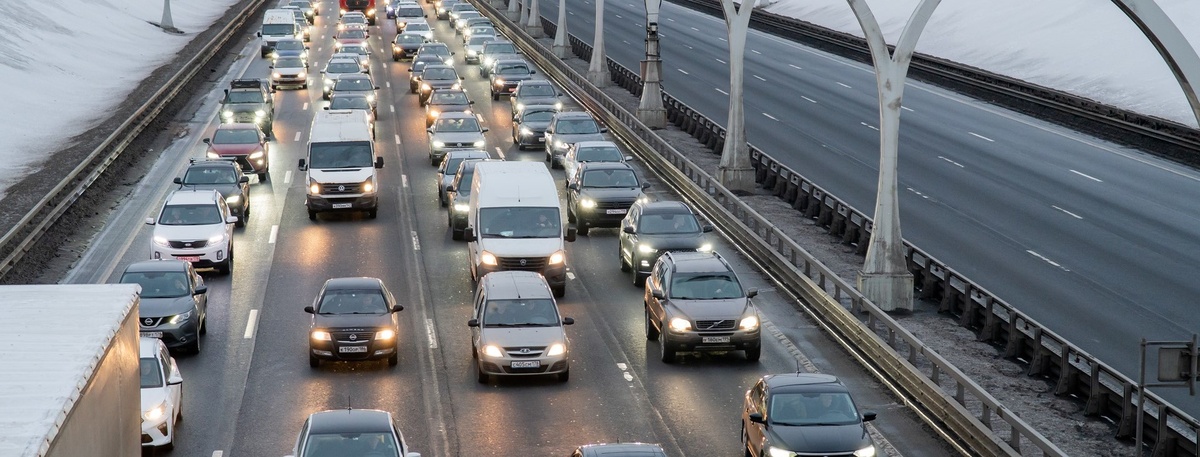    Покупку нового авто могут позволить себе все меньше петербуржцев Автор фото: Сергей Ермохин/"ДП"