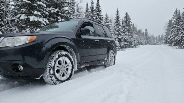    2032 год: Сугробы оказались непреодолимой преградой для нейросетей, управляющих автономным транспортом. Началось «восстание спущенных шин». novostix
