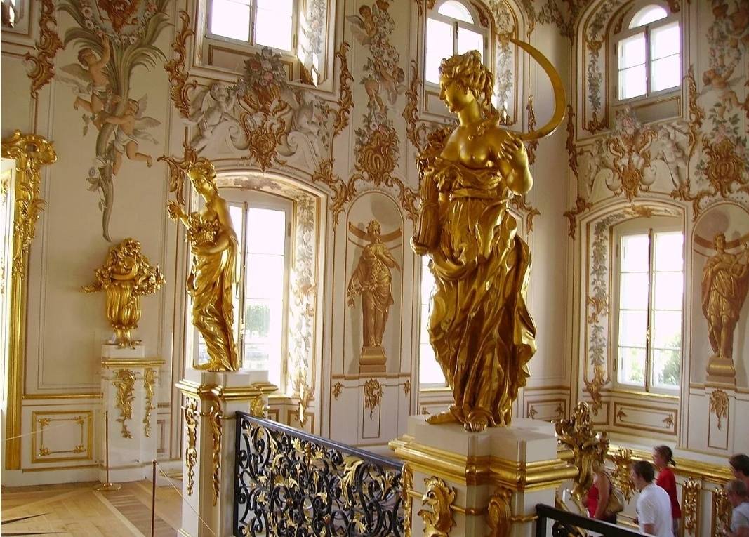 Это дворец Петергофа внутри, Яндекс картинки