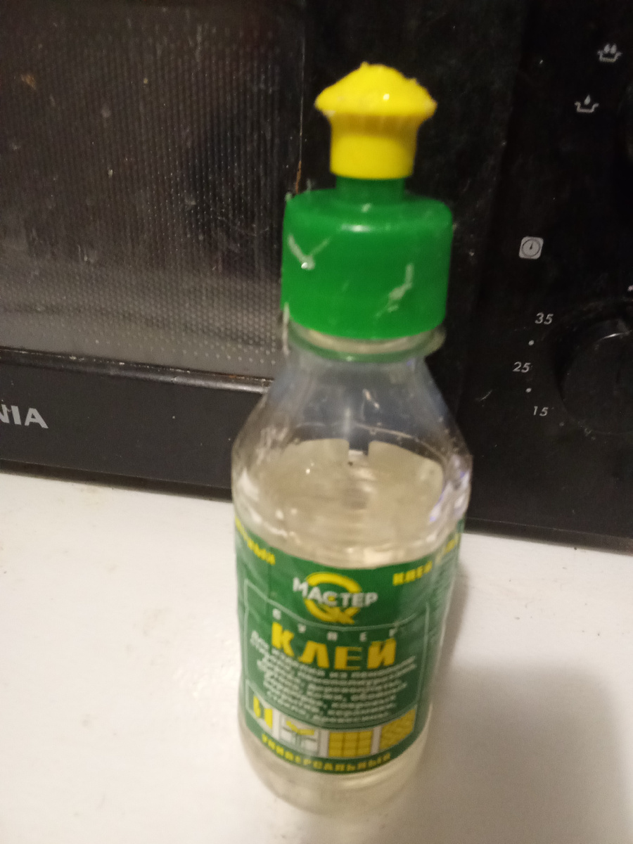 Клей самый дешёвый, из фикс прайс 