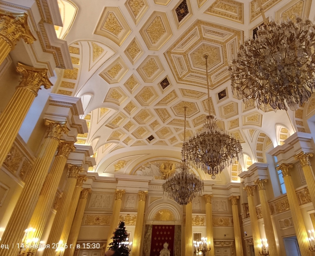 Екатерининский зал-золотой.Колонны из оникса и паркет из ценных пород дерева.фото автора