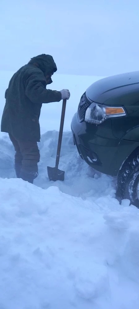 Лопата - незаменимый помощник человека уже не одно тысячелетие. 21 век тоже не исключение.